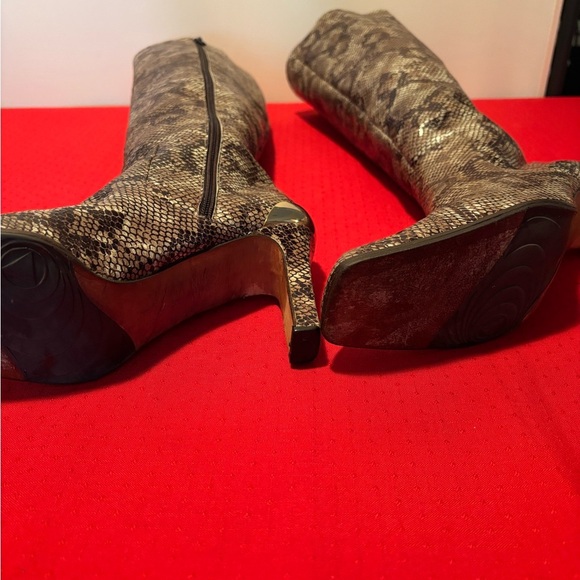 Brown Heeled Boots with Intricate Pattern and Textured Finish - Picture 6 of 7